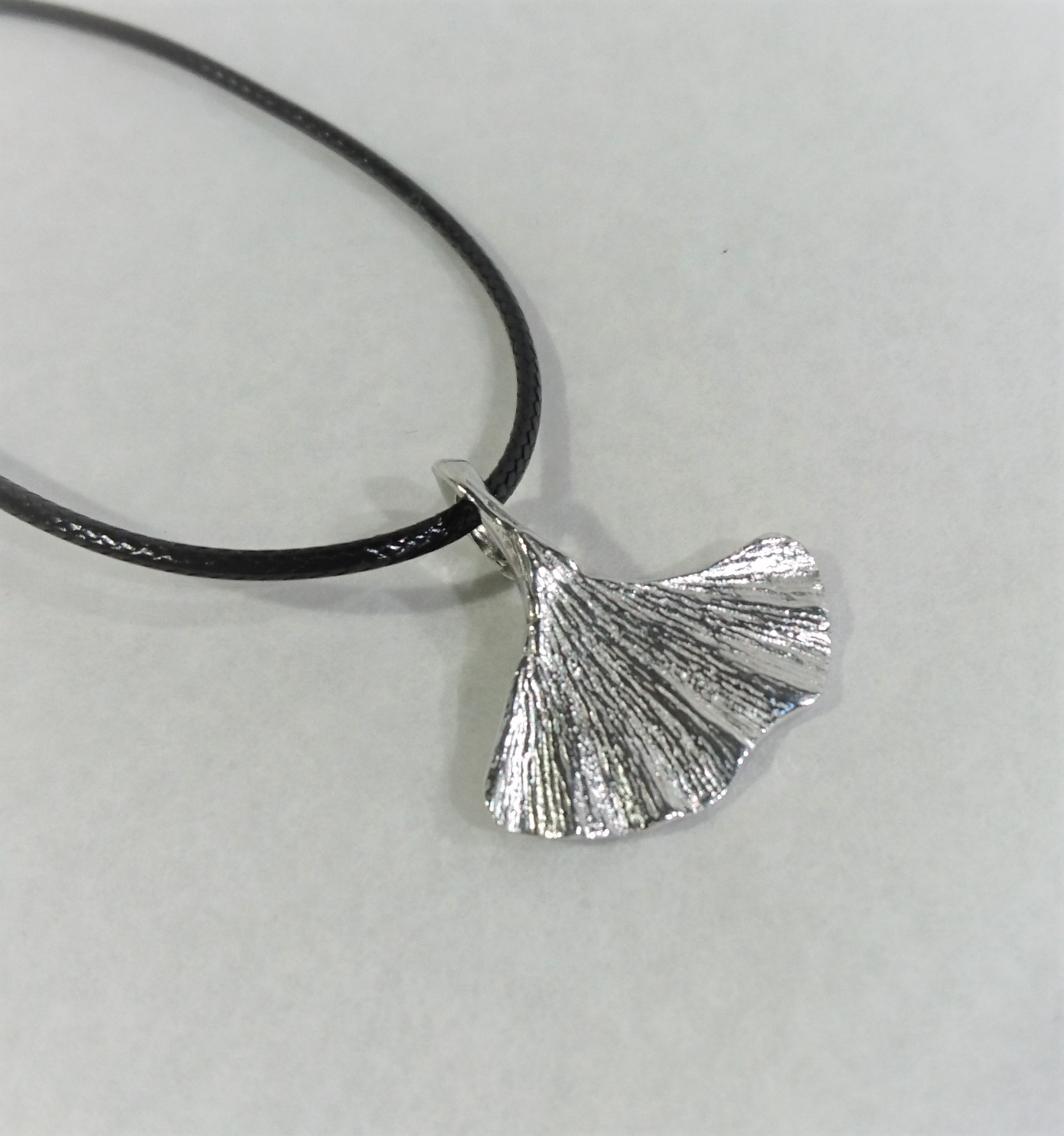 Pendentif Ginkgo Biloba PM en étain