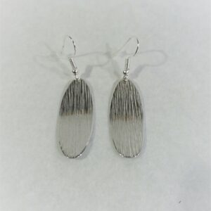 Boucles d'oreilles ovales en étain