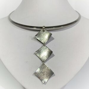 Pendentif trois losanges en étain